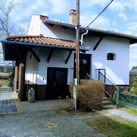Dabasi Lovas Vendeghaz Hotel Bagian luar foto