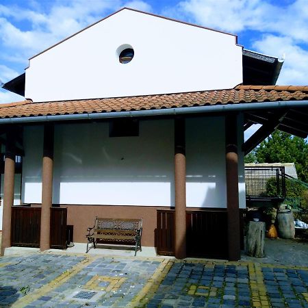 Dabasi Lovas Vendeghaz Hotel Bagian luar foto