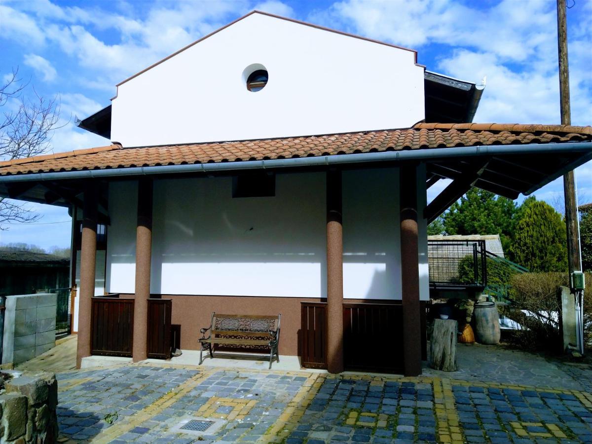 Dabasi Lovas Vendeghaz Hotel Bagian luar foto
