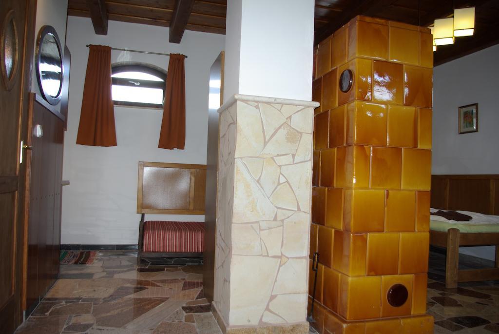 Dabasi Lovas Vendeghaz Hotel Bagian luar foto