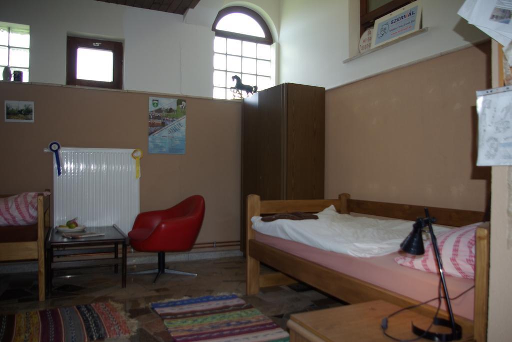Dabasi Lovas Vendeghaz Hotel Ruang foto