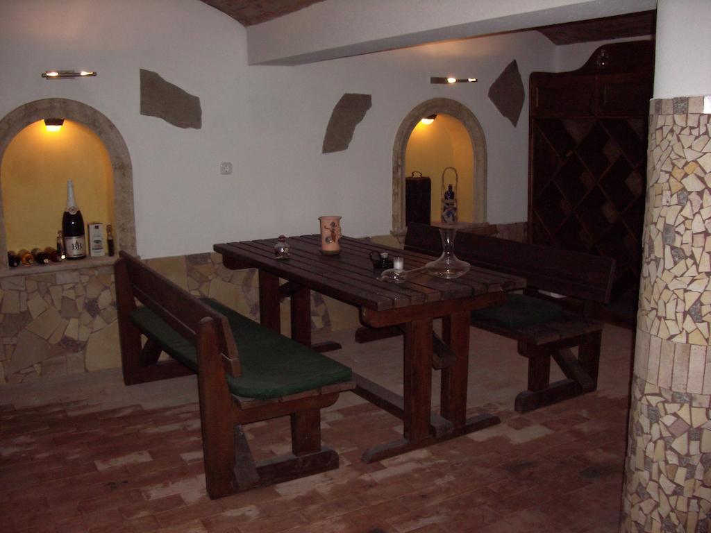 Dabasi Lovas Vendeghaz Hotel Bagian luar foto